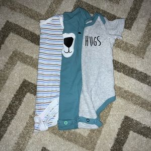 🐻Baby bear short sleeve onsie bundle 6-9 months!